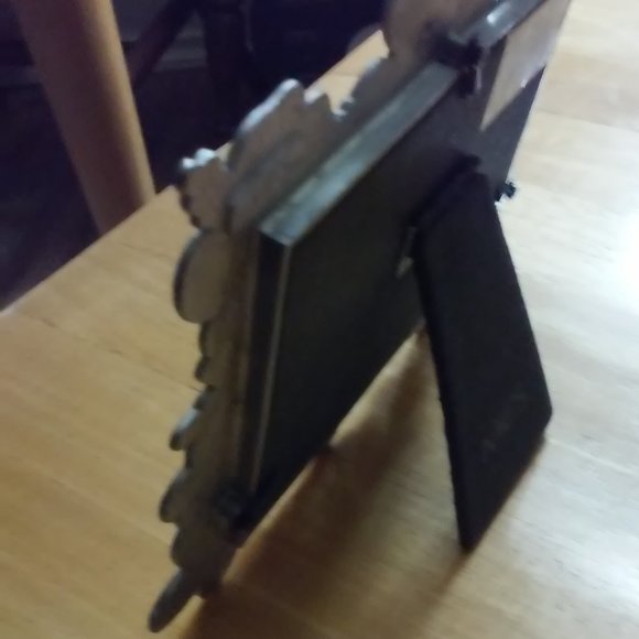 Picture Frame Lots Of Bling Flowers & Butterflies New Stands Up 7" x 6" Holds 5" - Picture 3 of 3